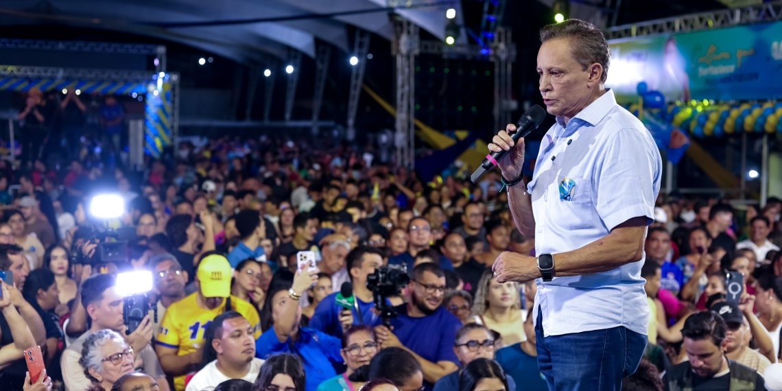 Adjuto Afonso mostra força política e reúne 12 mil apoiadores em lançamento de campanha eleitoral