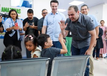 Governador Roberto Cidade visita Hospital Francisca Mendes e conhece tecnologia utilizada em cirurgias cardíacas pediátricas