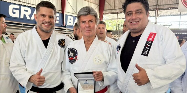 Luiz Fux recebe homenagem por atuação em defesa da cidadania e incentivo ao Jiu-Jitsu