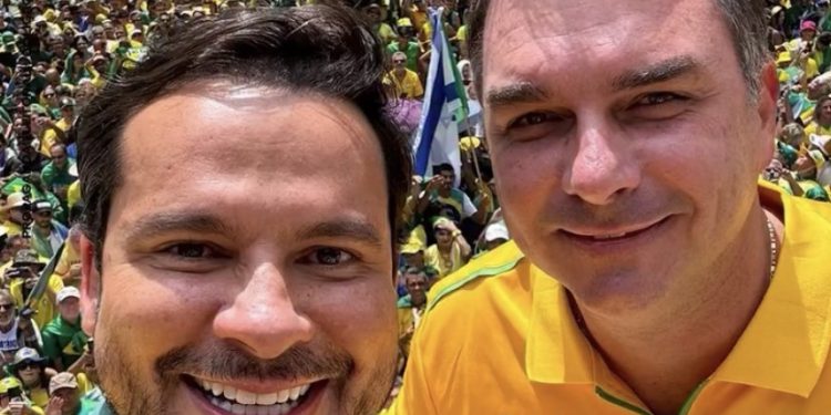 Flávio Bolsonaro reforça apoio a Alberto Neto e defende união para transformar riquezas do Amazonas em desenvolvimento