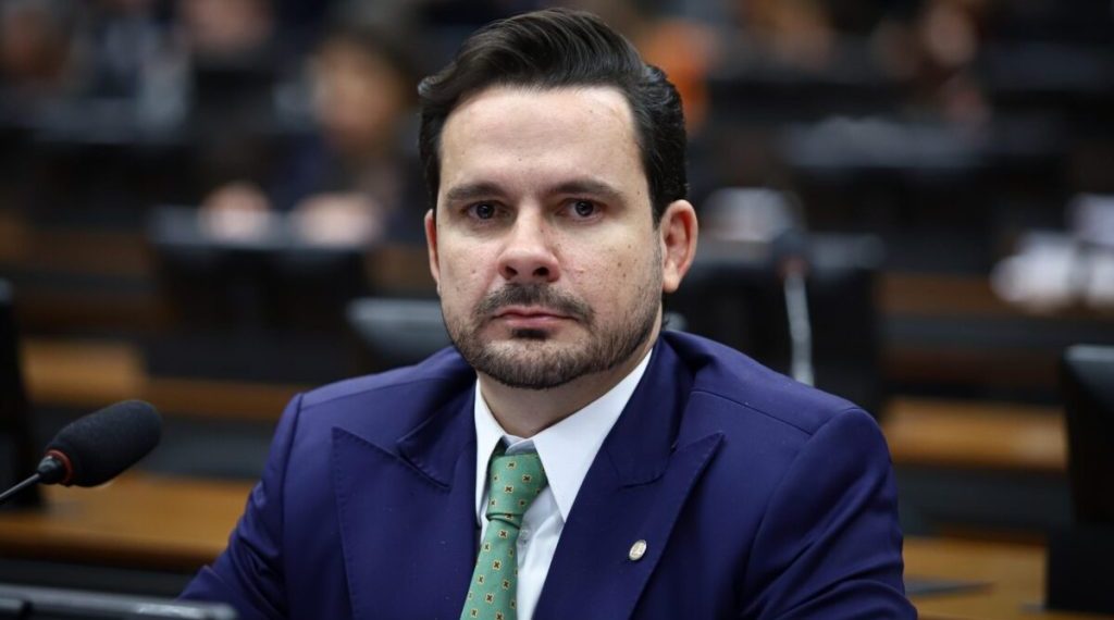 Capitão Alberto Neto propõe Pacto Nacional para endurecer combate à violência contra a mulher