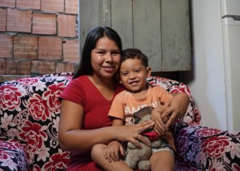 Do silêncio à esperança: gestão de Roberto Cidade amplia acesso a implante coclear e transforma vidas no Amazonas