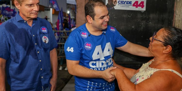 Roberto Cidade leva campanha às ruas do São José ao lado de Marcos Rotta