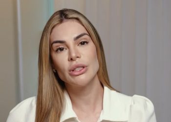 Primeira-dama do Amazonas faz desabafo sobre perseguição política à sua família e vídeo viraliza nas redes sociais