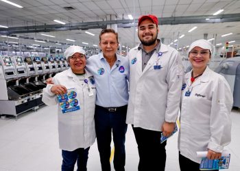 Em visita à Digitron, Adjuto Afonso defende fortalecimento da indústria no Amazonas