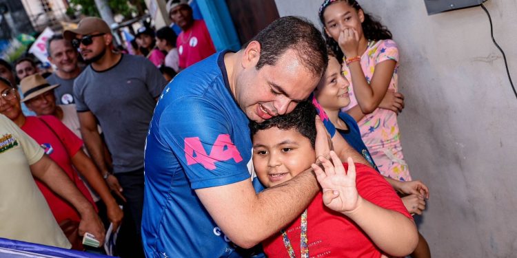Roberto Cidade leva proposta do Hospital da Mulher às ruas do Bairro da União e pede confiança para levar o Amazonas adiante