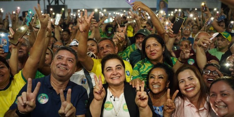 Professora Maria cresce forte nos últimos dias, atrai novas lideranças e fortalece ‘Onda 22’ nas ruas