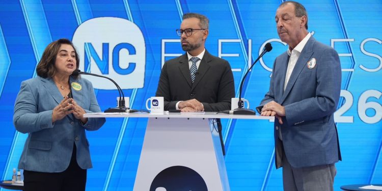 Professora Maria confronta Omar sobre propostas ambientais