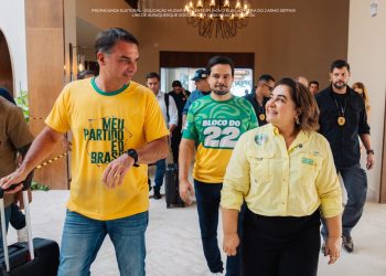 Flávio Bolsonaro e Nikolas Ferreira desembarcam em Manaus para maior ato da direita no Norte e colocam Amazonas no centro da virada nacional