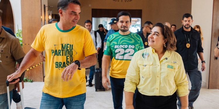 Flávio Bolsonaro e Nikolas Ferreira desembarcam em Manaus para maior ato da direita no Norte e colocam Amazonas no centro da virada nacional