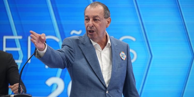 ’Quem tem propostas não precisa partir para ofensas’, afirma Professora Maria após ataque de Omar Aziz durante debate