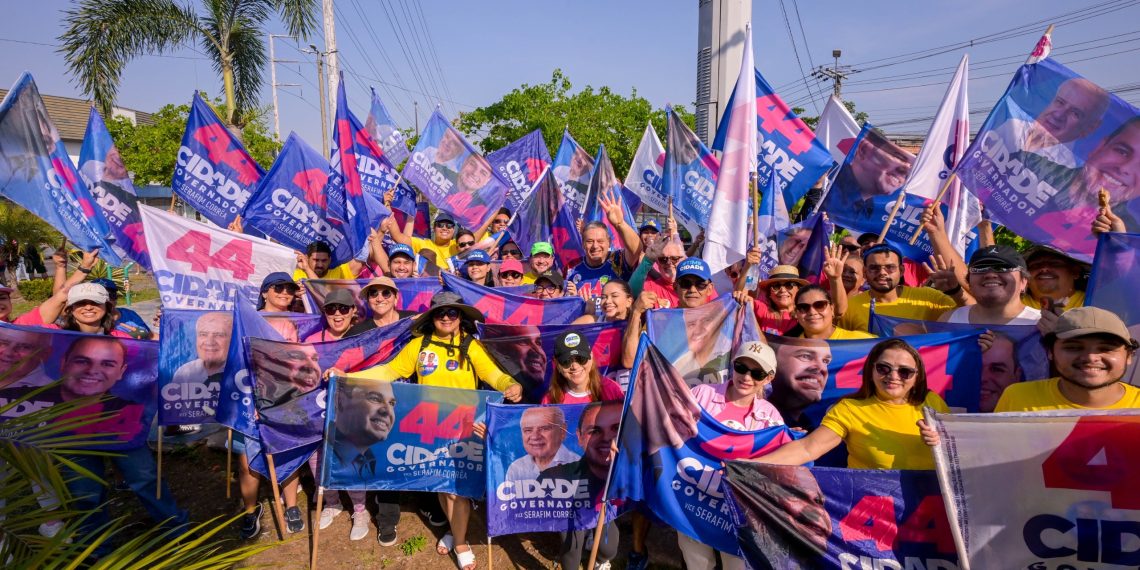 Roberto Cidade reforça propostas no corpo a corpo com eleitores no Centro de Manaus