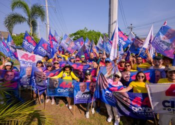 Roberto Cidade reforça propostas no corpo a corpo com eleitores no Centro de Manaus
